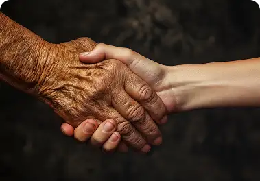 Familia acompañando a una persona mayor
